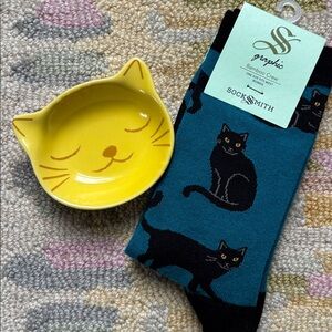 Cat x 2 Cat bundle🐈‍⬛🐈 Socksmith Black Cat Socks + Cat Pinch Bowl: tiny, yellow